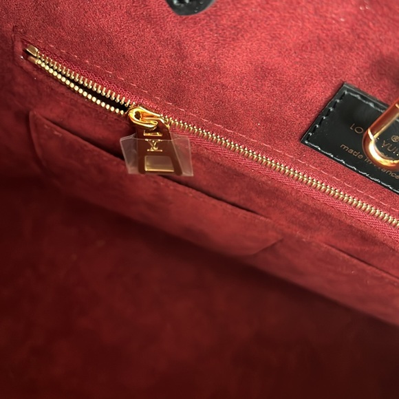 NEW Louis Vuitton OnTheGo MM - Picture 10 of 11